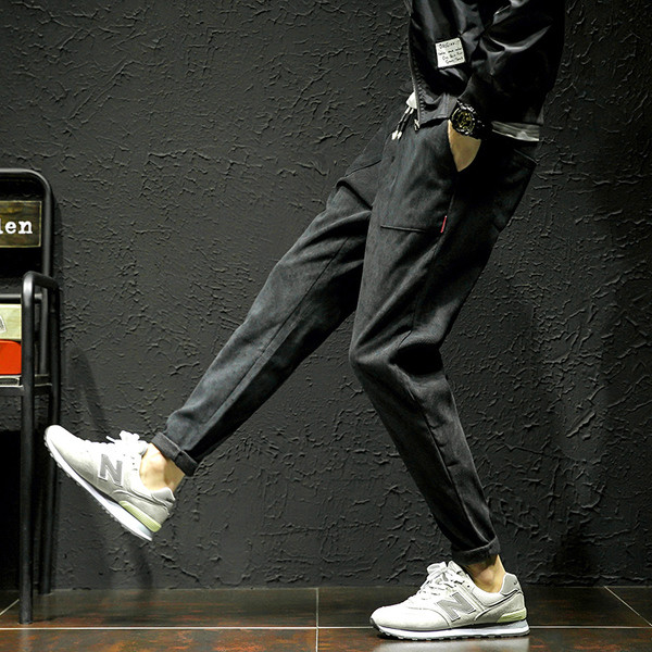 Περιστασιακά σπορ και κομψά παντελόνια ανδρών με μεγάλες πρακτικές τσέπες - ευρύ μοτίβο