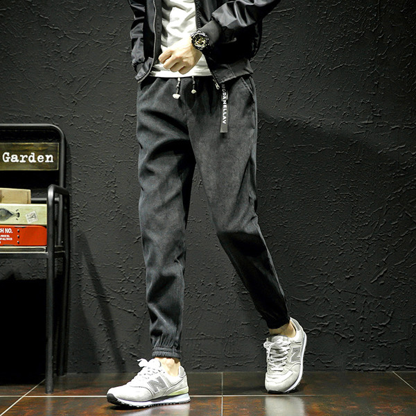 Ένα άνετο γυμναστήριο για άνδρες, κατάλληλο για την ταραχώδη καθημερινή ζωή