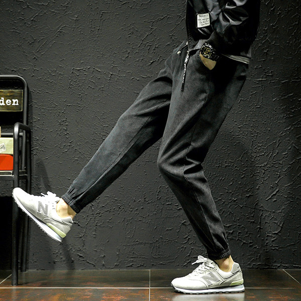 Ένα άνετο γυμναστήριο για άνδρες, κατάλληλο για την ταραχώδη καθημερινή ζωή