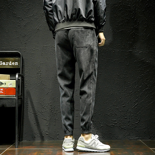 Ένα άνετο γυμναστήριο για άνδρες, κατάλληλο για την ταραχώδη καθημερινή ζωή