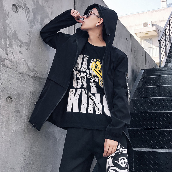 Αδιάβροχο μπουφάν ανδρών με ενδιαφέρουσα εκτύπωση πίσω και κουκούλα, μοντέλο hip-hop