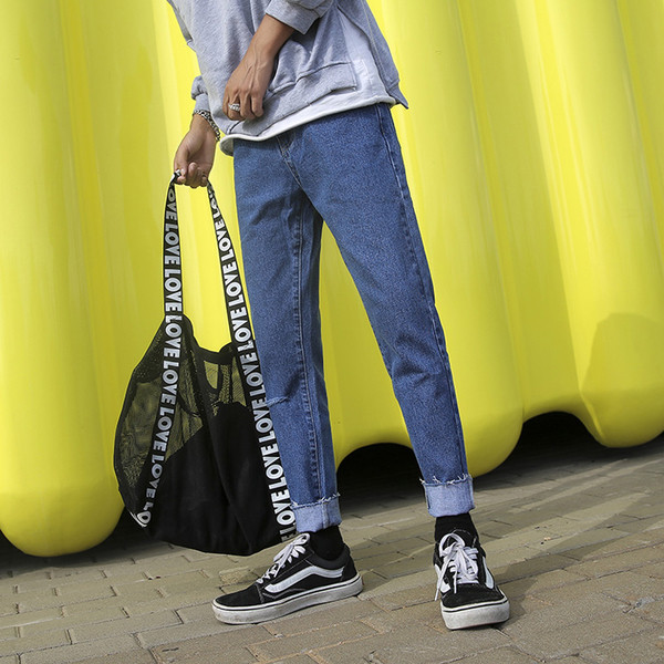 Ανδρικά τζιν με ενδιαφέρον στρίφωμα, ελαφρώς σχισμένα