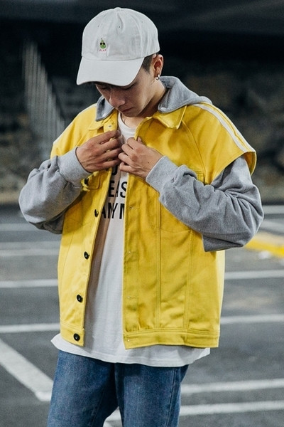 Αθλητικό denim μπουφάν σε τρία χρώματα