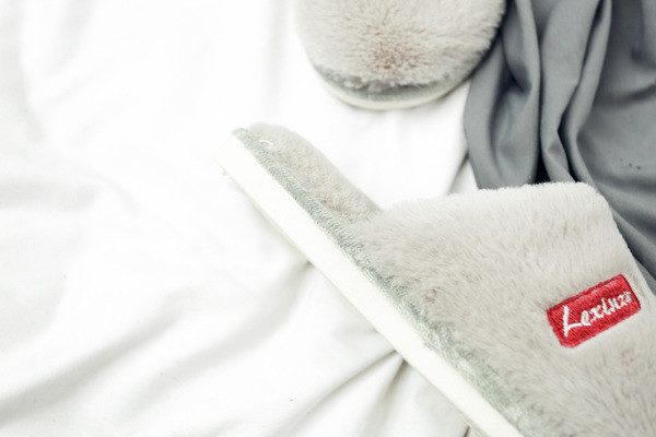 Ανδρικά παντόφλες χειμώνα με απαλή και ζεστή εξωτερική σόλα και αντιολισθητική σόλα