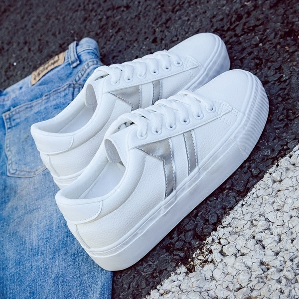 Περιστασιακά γυναικεία παπούτσια σε τρία χρώματα