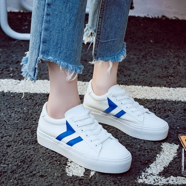 Περιστασιακά γυναικεία παπούτσια σε τρία χρώματα