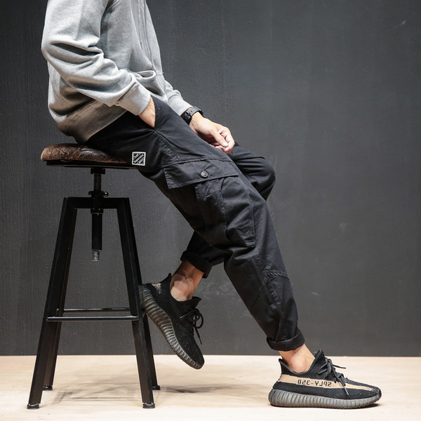 Αθλητικά κομψά αντρικά παντελόνια με πρακτικές τσέπες στο εξωτερικό των ποδιών, 2 μοντέλα