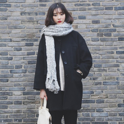 Κυρίες μακρύ παλτό σε μαύρο χρώμα