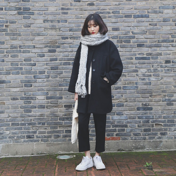 Κυρίες μακρύ παλτό σε μαύρο χρώμα