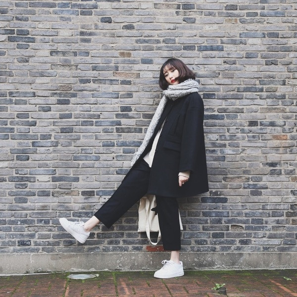 Κυρίες μακρύ παλτό σε μαύρο χρώμα