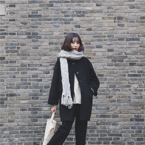 Κυρίες μακρύ παλτό σε μαύρο χρώμα