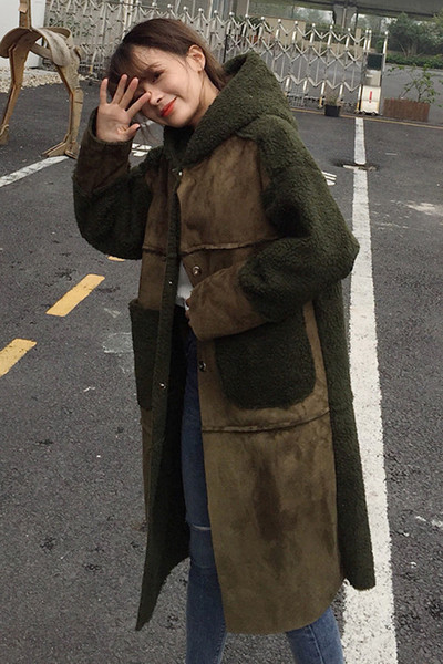 Μακρύ μάλλινο παλτό με βαθιές τσέπες και κουκούλα