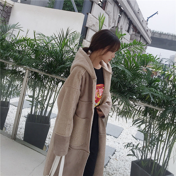 Μακρύ μάλλινο παλτό με βαθιές τσέπες και κουκούλα