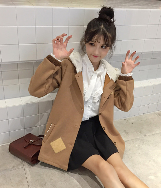 Κομψή κοντή μάλλινη παλτό για κυρίες με κουκούλα και κέρατα