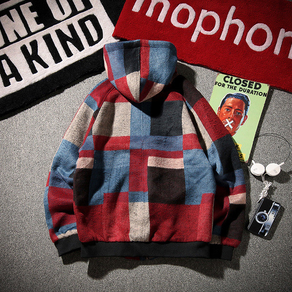 Καθημερινά πολύ άνετα και ζεστά πουλόβερ ατόμων με φερμουάρ και κουκούλα με έγχρωμες γεωμετρικές μορφές