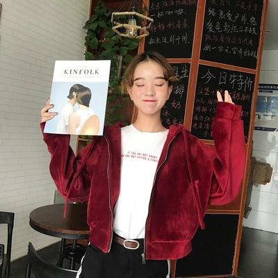 Κομψή πολυτελή γυναικεία μπλούζα με κόκκινο και μαύρο χρώμα