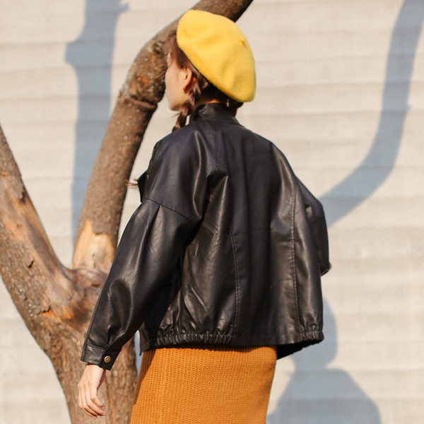 Κομψό δερμάτινο σακάκι με κουμπιά