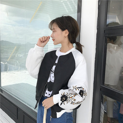 Γυναικείο σακάκι βομβιστής με κεντήματα στα μανίκια