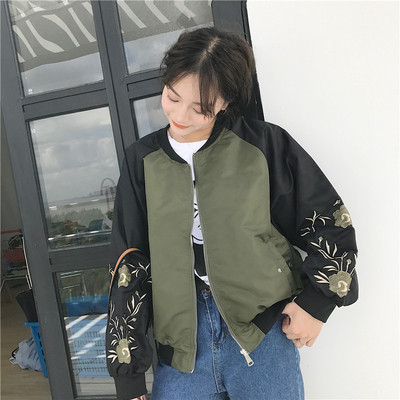 Γυναικείο σακάκι βομβιστής με κεντήματα στα μανίκια