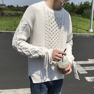 Ένα ενδιαφέρον πλεκτό πλεκτό ανδρικό με μανίκια σε τρία χρώματα