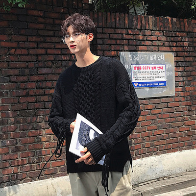 Ένα ενδιαφέρον πλεκτό πλεκτό ανδρικό με μανίκια σε τρία χρώματα