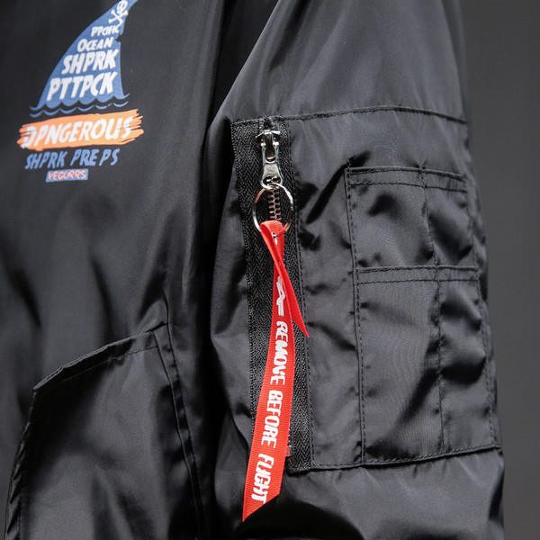 Μπουφάν μπέιζμπολ ανδρών με χαμηλό κολάρο O και πολύχρωμη εκτύπωση στο πίσω μέρος