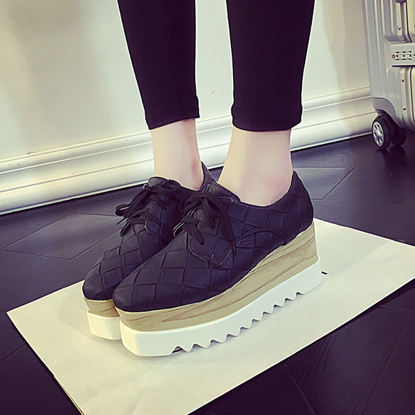 Κυρίες επίσημα πάνινα παπούτσια σε πλατφόρμα σε τρία χρώματα