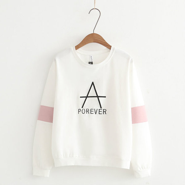 Ημερήσια μπλούζα με εφαρμογές