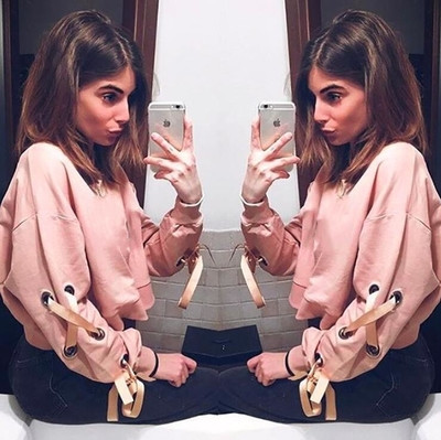 Μπλούζα με κοντό μανίκι με κολάρο σε σχήμα O και διασταυρούμενα μανίκια