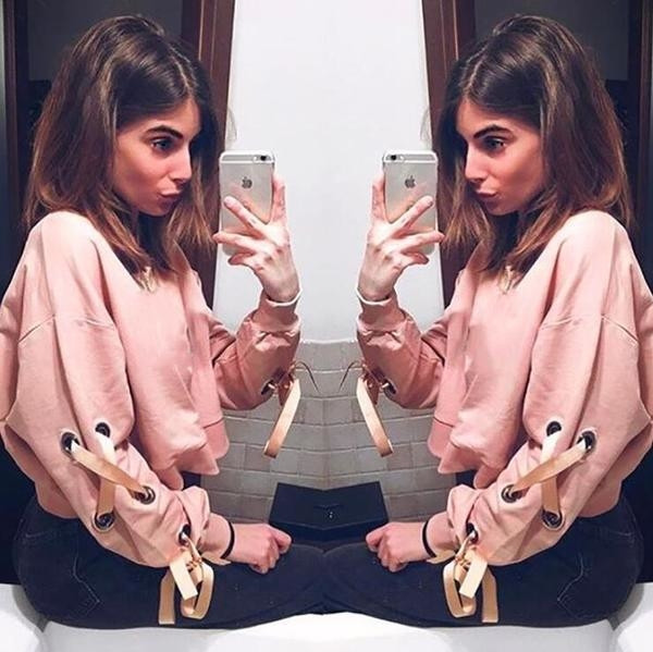 Μπλούζα με κοντό μανίκι με κολάρο σε σχήμα O και διασταυρούμενα μανίκια