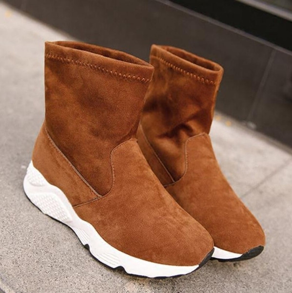 Много удобни дамски боти от велур с мека, неплъзгаща се гумена подметка