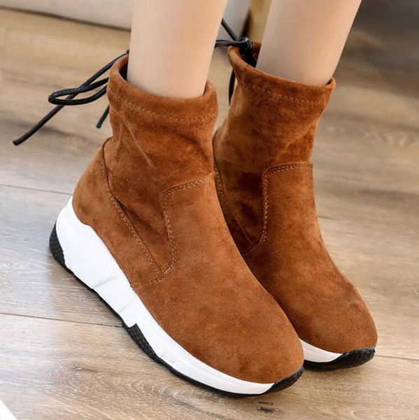 Много удобни дамски боти от велур с мека, неплъзгаща се гумена подметка