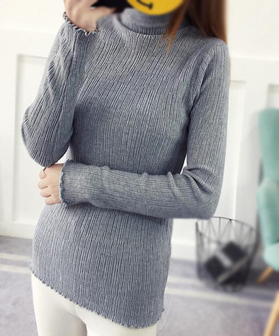 Η καθημερινή μπλούζα της λεπτής κυρίας με ημι-ψηλό γιακά και μακριά μανίκια