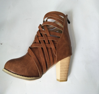 Ежедневни дамски боти с кръстосани връзки и висок дебел ток