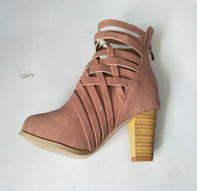 Ежедневни дамски боти с кръстосани връзки и висок дебел ток