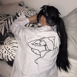 Γυναικεία μπλούζα με ενδιαφέρον ασπρόμαυρο χρώμα στην πλάτη