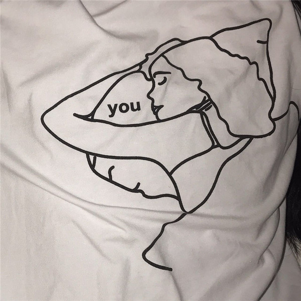 Γυναικεία μπλούζα με ενδιαφέρον ασπρόμαυρο χρώμα στην πλάτη