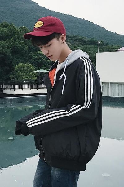 Καθημερινό αθλητικό μπουφάν με κουκούλα - διαφορετικά χρώματα