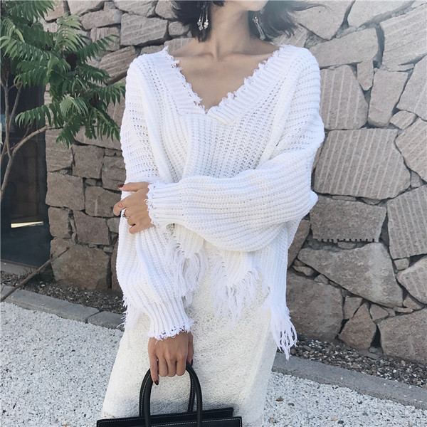 Αθλητικό κομψό πουλόβερ με κορδόνια και ντεκολτέ σε σχήμα V σε λευκό, μαύρο και μπεζ χρώμα