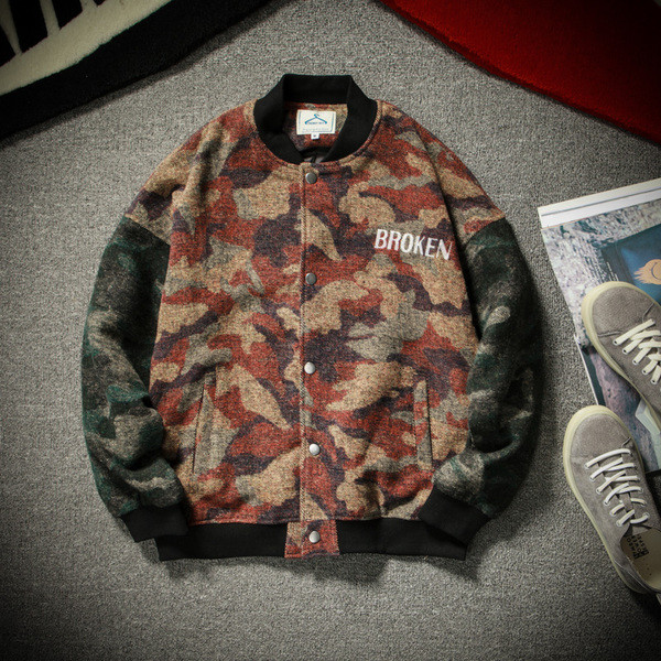 Το casual μπουφάν μπέιζμπολ για άνδρες με κολάρο σε σχήμα O, καπάκι πίσω και καμουφλάζ - 2 σχέδια