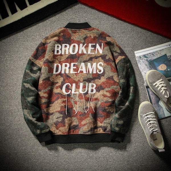 Το casual μπουφάν μπέιζμπολ για άνδρες με κολάρο σε σχήμα O, καπάκι πίσω και καμουφλάζ - 2 σχέδια