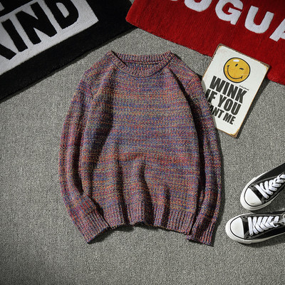 Απλό αρσενικό πουλόβερ με κολάρο σε σχήμα O