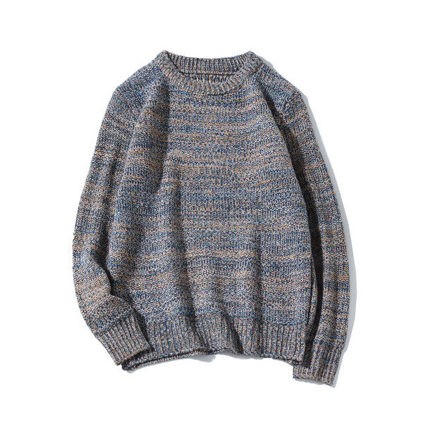 Απλό αρσενικό πουλόβερ με κολάρο σε σχήμα O