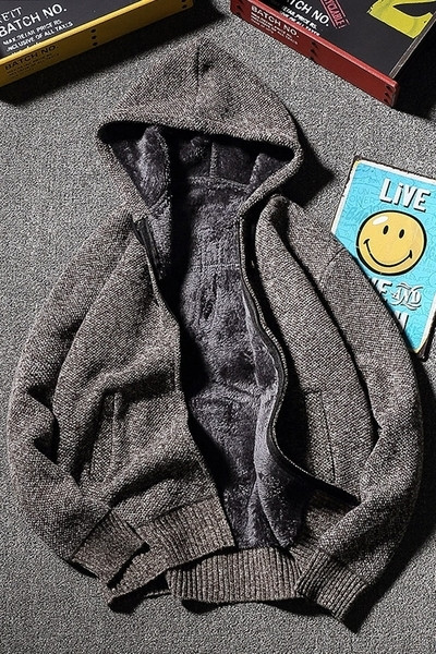 Ежедневен мъжки суичер с цип,качулка и много топла и мека подплата