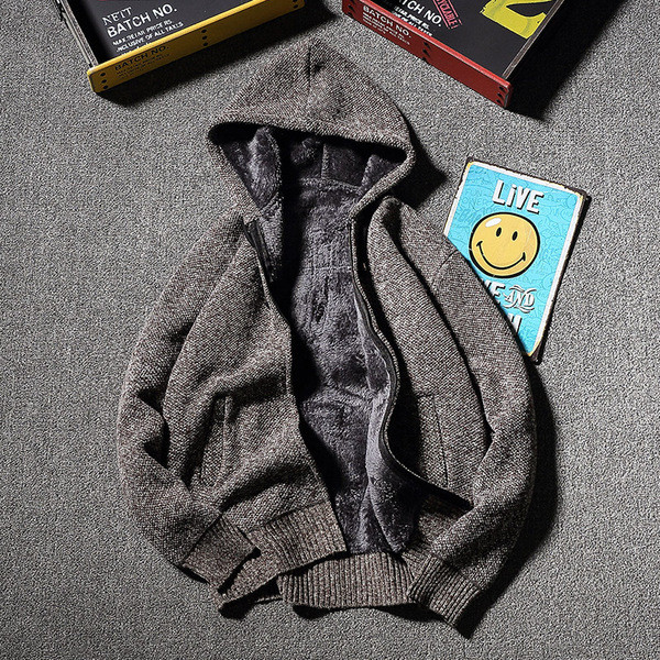 Ежедневен мъжки суичер с цип,качулка и много топла и мека подплата