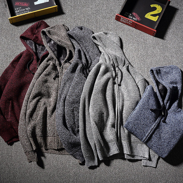 Ежедневен мъжки суичер с цип,качулка и много топла и мека подплата