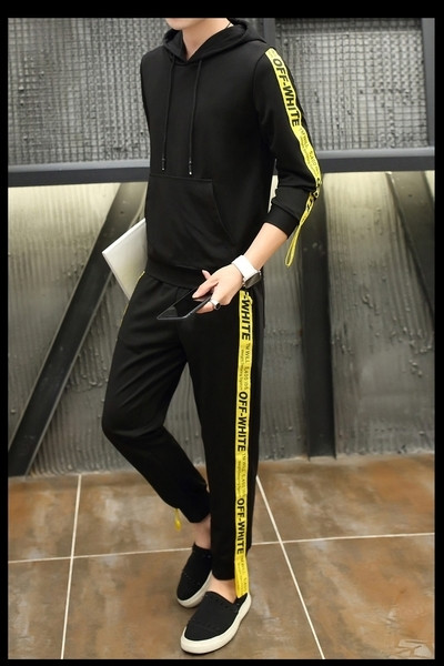 Ενδιαφέρουσα γυναικεία ασημένια αθλητική φόρμα ανδρών σε μαύρο χρώμα με κίτρινο και μαύρο χρώμα με κόκκινο χρώμα