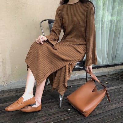 Μακρύ φόρεμα ντεκολτέ κατάλληλο για το φθινόπωρο και το χειμώνα σε διάφορα χρώματα