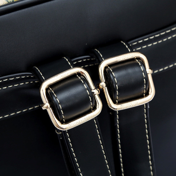 Γυναικεία δερμάτινη φούστα με ενδιαφέρον μοτίβο