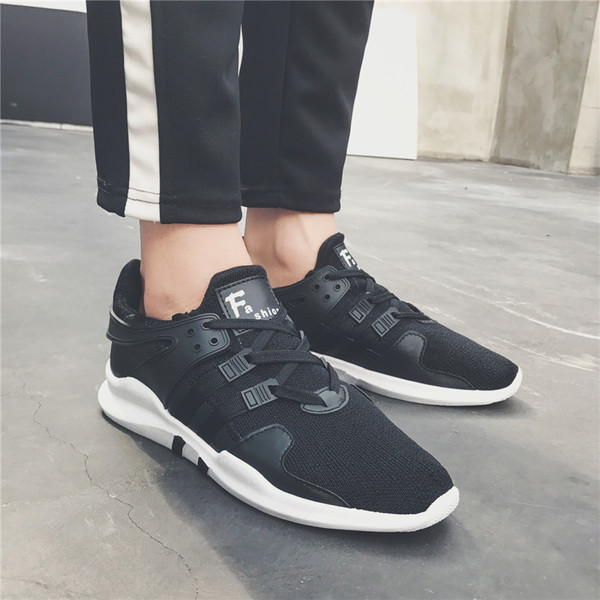 Αθλητικά ανδρικά  παπούτσια  με πολύ άνετη σόλα από καουτσούκ και επιφάνεια που αναπνέει